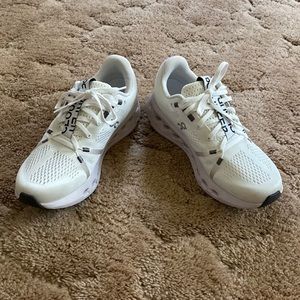 Women’s Oncloud white shoes. Size 9.